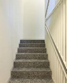 betonnen-trap bekleden met steentapijt